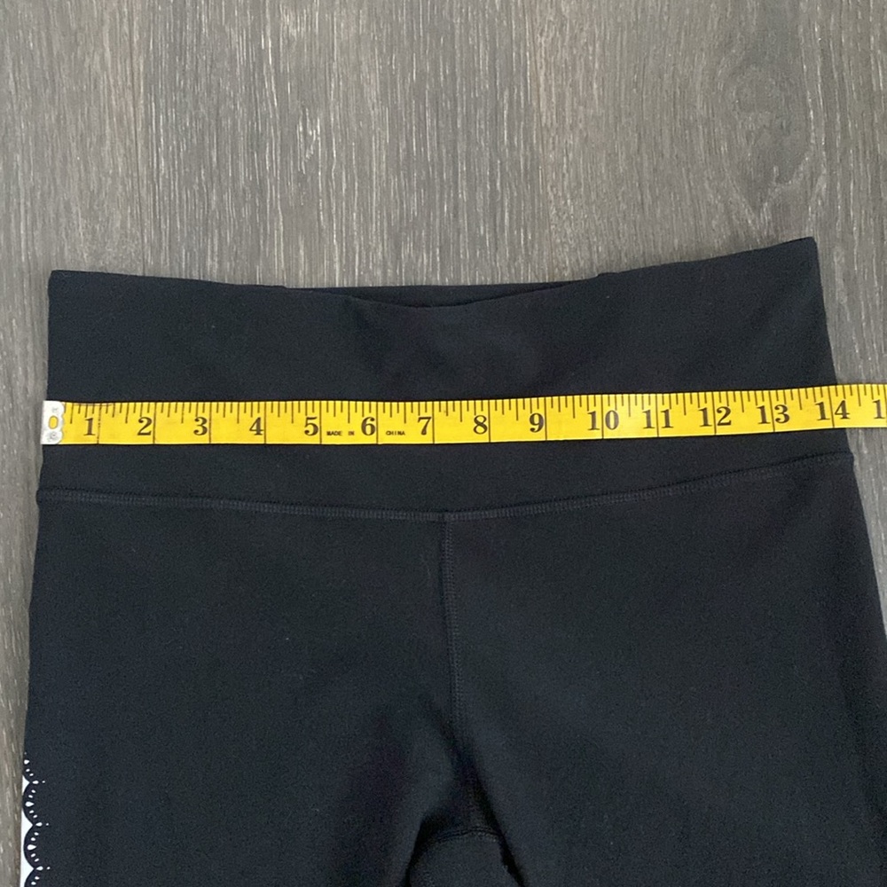 Athleta Elation Scallop Capri Leggings Women’s Medium Black White Yoga - Picture 6 of 11